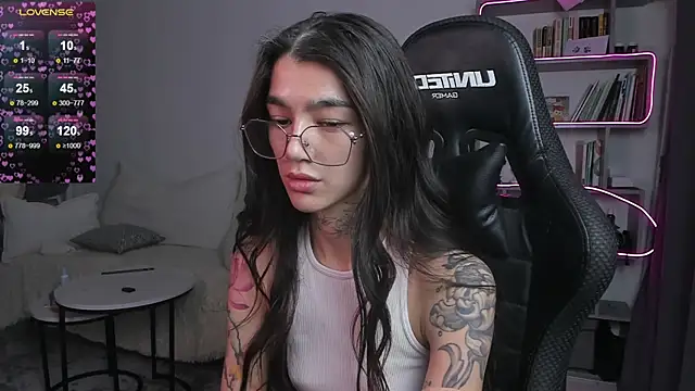 Snapshot of vinkitinkii chatting on February 27, 9:43 am vinkitinkii online show from February 27, 9:43 am