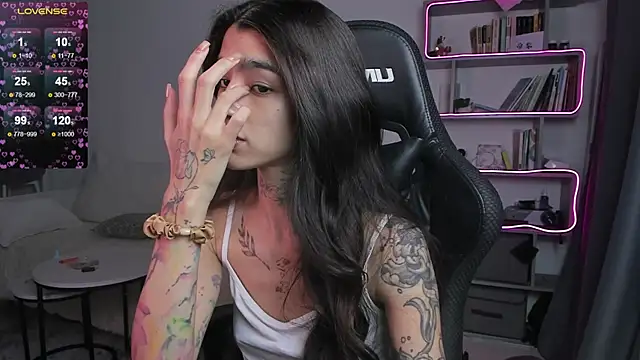 Snapshot of vinkitinkii chatting on March 3, 6:37 am vinkitinkii online show from March 3, 6:37 am