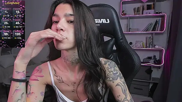 Snapshot of vinkitinkii chatting on March 5, 6:44 am vinkitinkii online show from March 5, 6:44 am