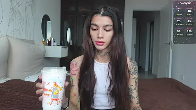 Snapshot of vinkitinkii chatting on October 13, 6:57 am vinkitinkii online show from October 13, 6:57 am