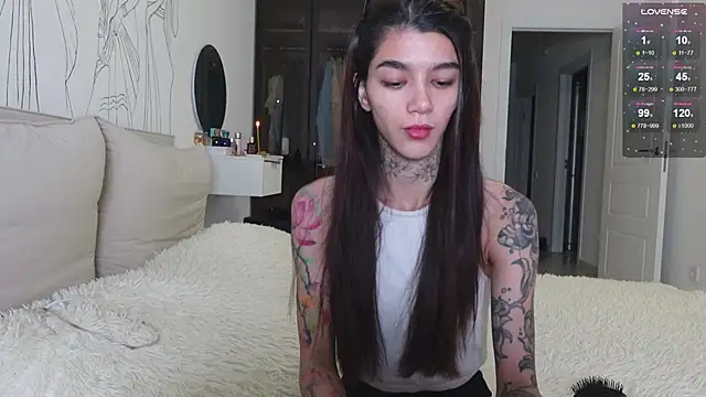 Snapshot of vinkitinkii chatting on November 16, 5:35 am vinkitinkii online show from November 16, 5:35 am