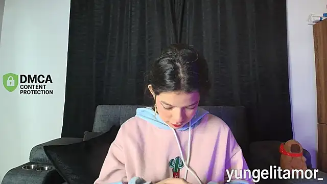 yungelitamor  online show from September 29, 5:01 am