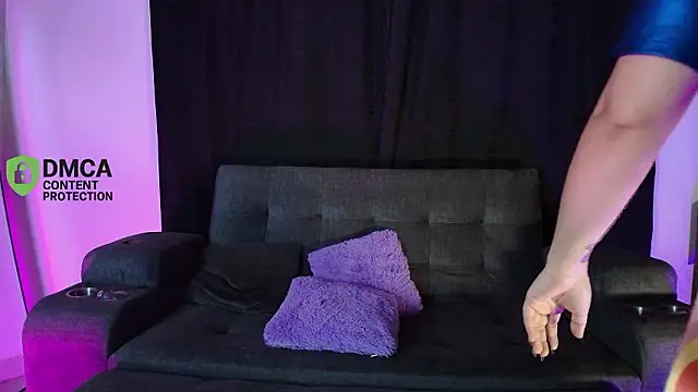 yungelitamor  online show from March 9, 5:33 am