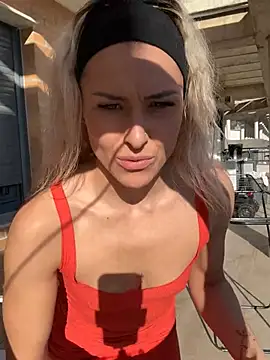 Snapshot of petrouchkaaa_ chatting on January 24, 9:39 am petrouchkaaa online show from January 24, 9:39 am