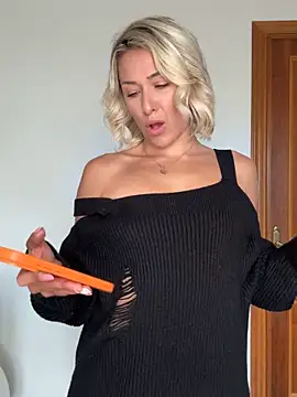 petrouchkaaa  online show from April 14, 8:31 am