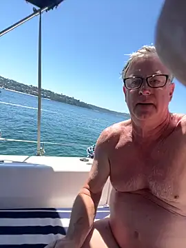 Snapshot of littleone01234 chatting on December 12, 3:32 am littleone01234 online show from December 12, 3:32 am