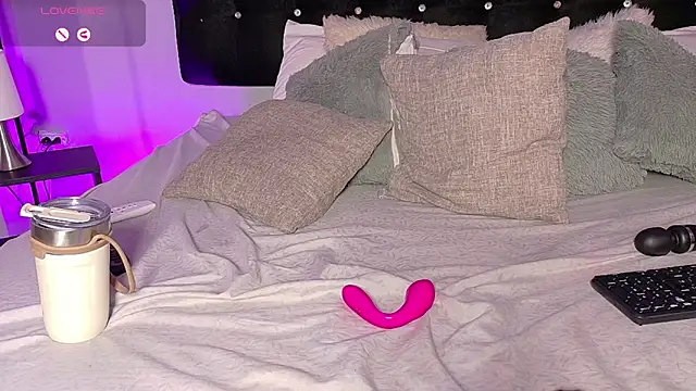 charlotteeruss online show from December 22, 5:21 pm