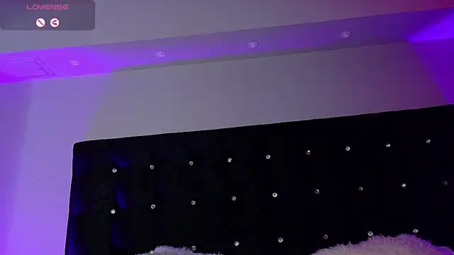 charlotteeruss online show from February 9, 9:17 pm