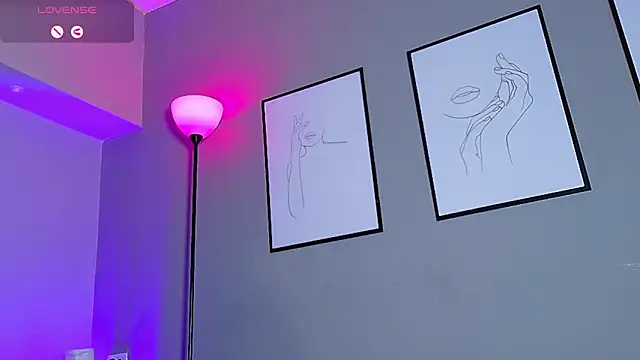 charlotteeruss online show from February 21, 12:05 am