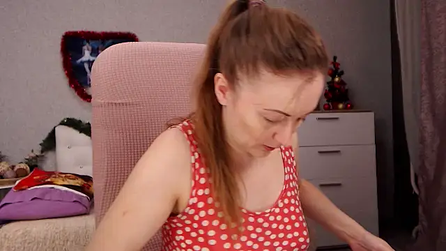 Snapshot of BettyFootFetish chatting on December 13, 9:31 pm BettyFootFetish online show from December 13, 9:31 pm