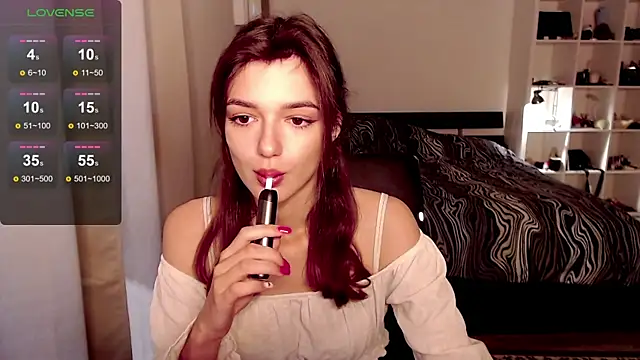 Snapshot of olivia_jeas chatting on March 18, 7:10 pm olivia jeas online show from March 18, 7:10 pm