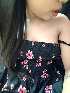 Snapshot of Roshni_98 chatting on November 19, 7:41 am Roshni 98 online show from November 19, 7:41 am