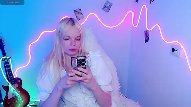 Emily Nyaffee online show from November 3, 3:13 pm