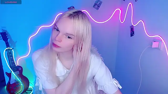 Emily Nyaffee online show from November 8, 3:45 pm