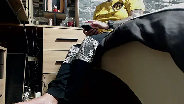 Snapshot of Mistress_Miry chatting on December 10, 2:28 pm Mistress Miry online show from December 10, 2:28 pm