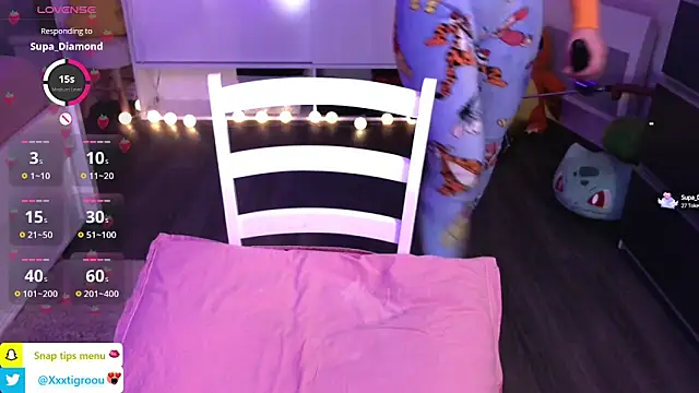 Snapshot of PetiteAngel666 chatting on February 11, 9:35 pm PetiteAngel666 online show from February 11, 9:35 pm