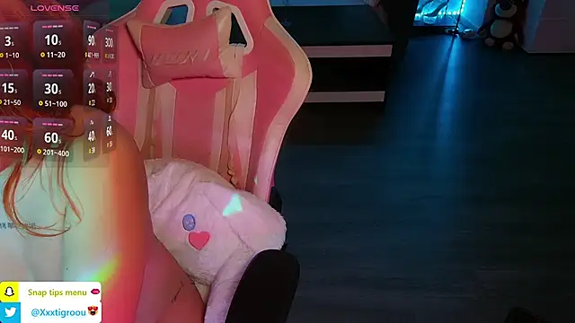 Snapshot of PetiteAngel666 chatting on February 24, 12:30 am PetiteAngel666 online show from February 24, 12:30 am