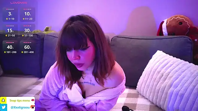 Snapshot of PetiteAngel666 chatting on March 10, 8:12 pm PetiteAngel666 online show from March 10, 8:12 pm