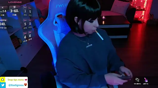 Snapshot of PetiteAngel666 chatting on March 20, 9:35 pm PetiteAngel666 online show from March 20, 9:35 pm