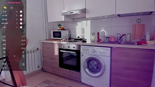 Snapshot of MissLovex chatting on January 29, 8:18 am MissLovex online show from January 29, 8:18 am