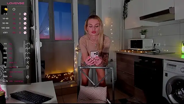 Snapshot of MissLovex chatting on February 6, 11:54 am MissLovex online show from February 6, 11:54 am