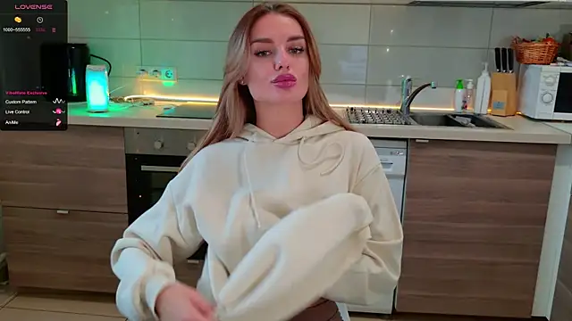 Snapshot of MissLovex chatting on November 11, 8:14 am MissLovex online show from November 11, 8:14 am