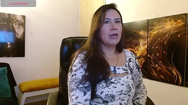 amalia brunette online show from December 19, 10:39 pm