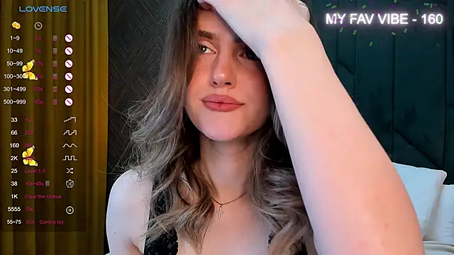 Snapshot of Skinny_Alice chatting on December 4, 1:14 am Skinny Alice online show from December 4, 1:14 am