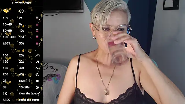 scarlett paris22 online show from March 18, 12:05 am