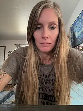 ItsDanniG online show from April 25, 5:54 pm