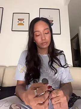 DianaHopson online show from February 6, 11:13 am