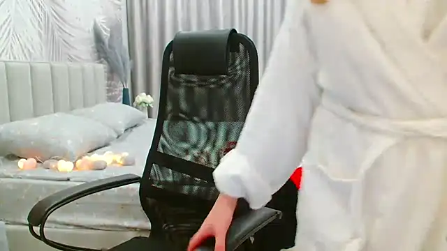 EveLove33 online show from March 11, 8:37 pm