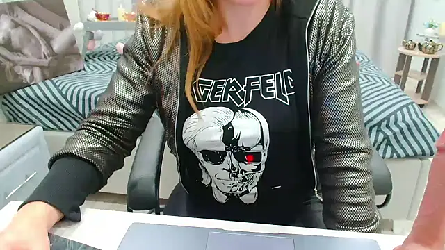 EveLove33 online show from April 4, 4:04 pm