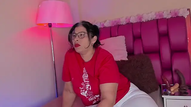 Snapshot of desire_matture chatting on January 10, 7:43 pm desire matture online show from January 10, 7:43 pm