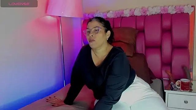 Snapshot of desire_matture chatting on February 17, 7:53 pm desire matture online show from February 17, 7:53 pm