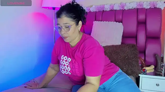 Snapshot of desire_matture chatting on March 11, 7:36 pm desire matture online show from March 11, 7:36 pm