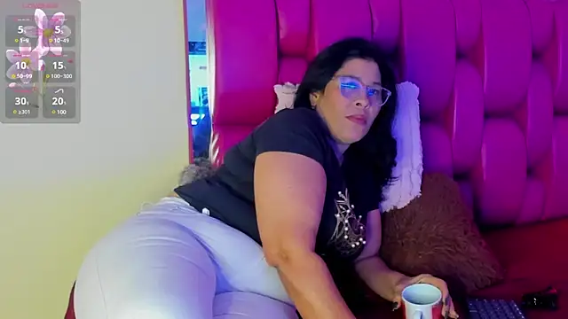 Snapshot of desire_matture chatting on March 20, 7:25 pm desire matture online show from March 20, 7:25 pm