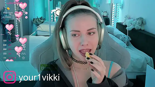 Vikki Cheese online show from December 16, 1:31 am