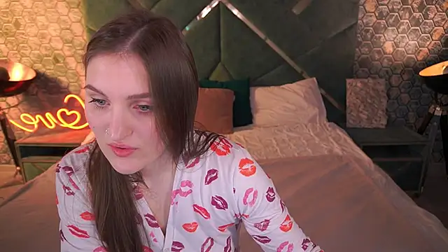 EmmyCharmm online show from November 16, 6:41 am