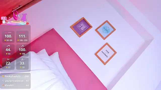 Snapshot of samantha_x_s chatting on October 4, 10:41 pm samantha x s online show from October 4, 10:41 pm