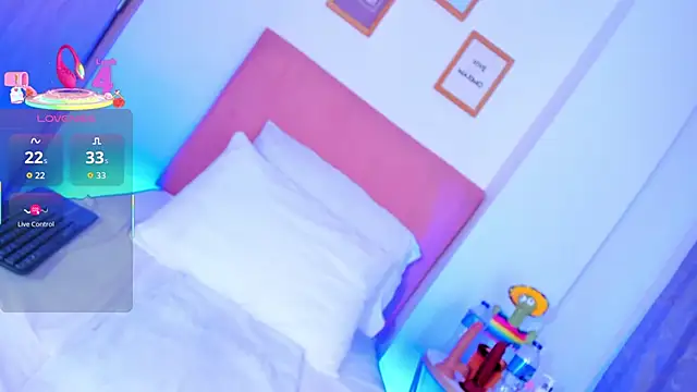 Snapshot of samantha_x_s chatting on October 22, 8:30 pm samantha x s online show from October 22, 8:30 pm