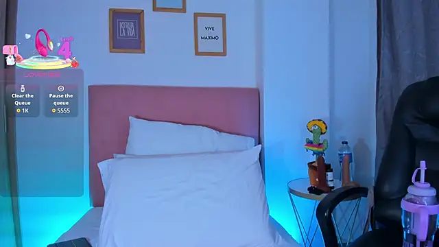 Snapshot of samantha_x_s chatting on November 19, 3:39 am samantha x s online show from November 19, 3:39 am