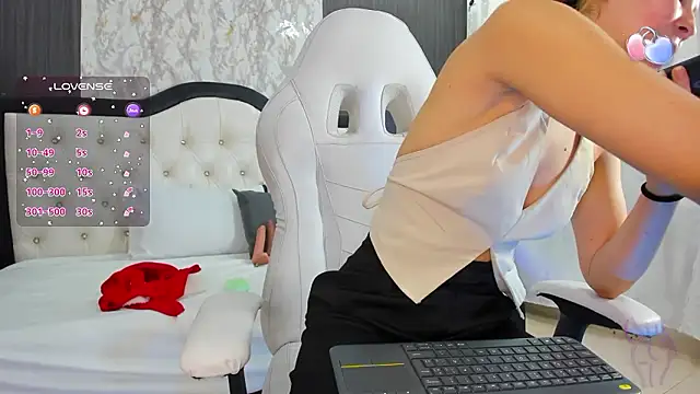 amara falcon online show from December 7, 12:35 pm