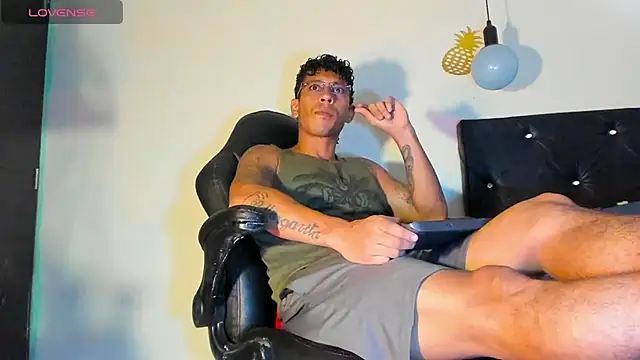 FuckHardlove online show from December 28, 5:25 pm