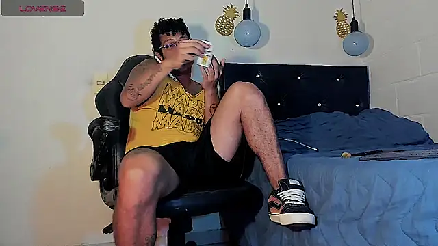 FuckHardlove online show from March 10, 12:40 am