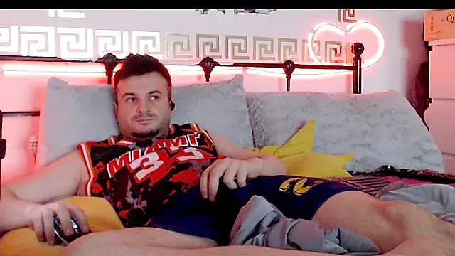 Snapshot of erotico69xxx chatting on September 13, 2:11 am erotico69xxx online show from September 13, 2:11 am