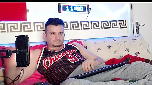 Snapshot of erotico69xxx chatting on December 13, 11:43 pm erotico69xxx online show from December 13, 11:43 pm