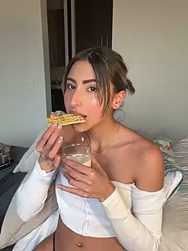 Snapshot of Ameellie chatting on February 6, 6:35 pm Ameellie online show from February 6, 6:35 pm