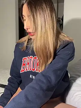 Snapshot of Ameellie chatting on March 13, 6:23 pm Ameellie online show from March 13, 6:23 pm