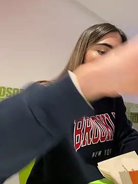 Snapshot of Ameellie chatting on March 13, 9:26 pm Ameellie online show from March 13, 9:26 pm